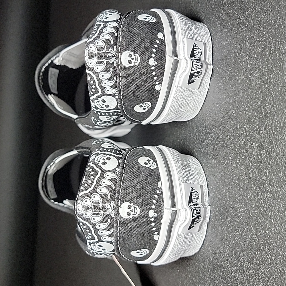 Vans Bandana Skull Classic Slip-On Shoes Women's  8.5 LAST ONE LEFT!!! - Picture 6 of 11